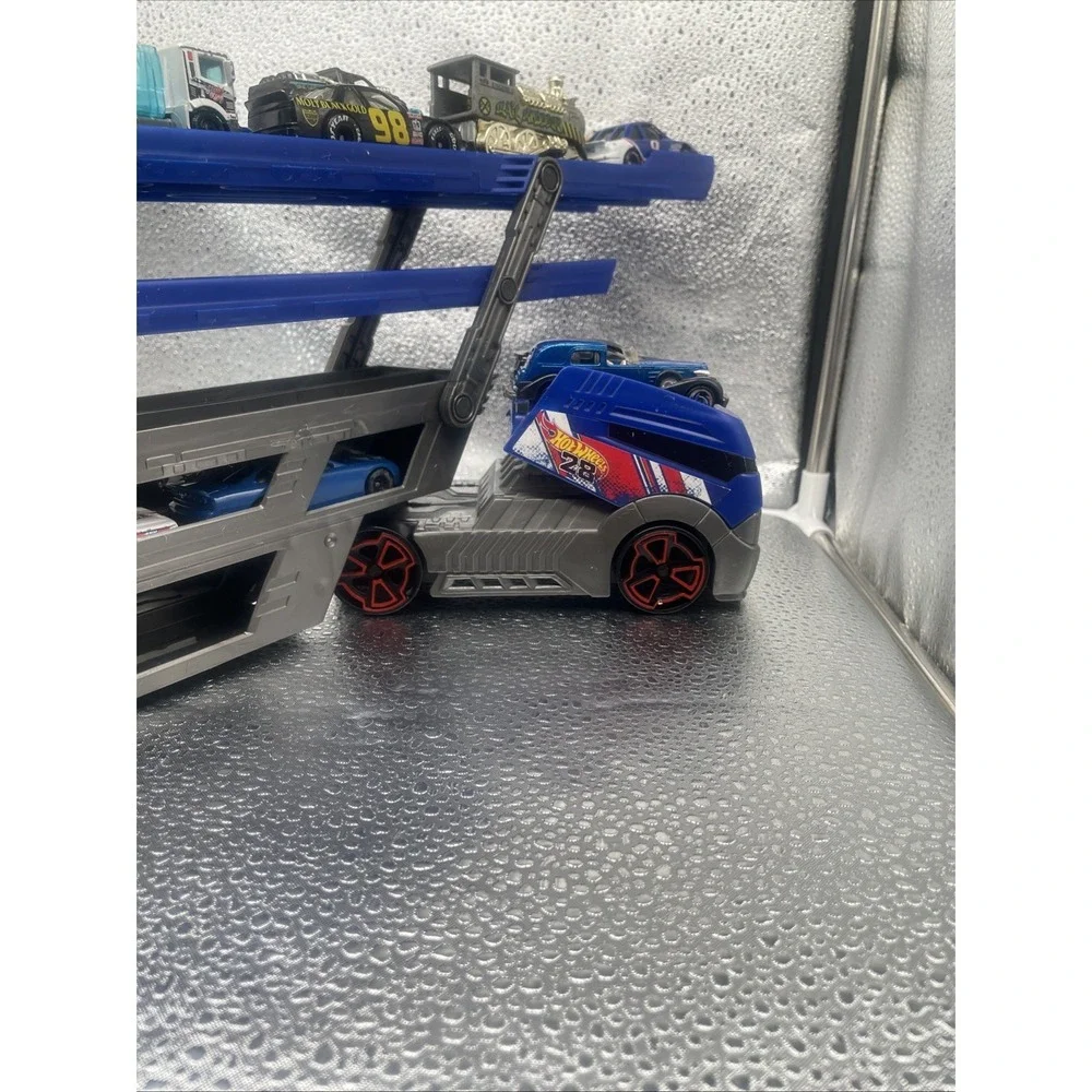 Hot‎ Wheels 2012 Mega Hauler Transporter Truck With 16 Cars Holds 50 Cars